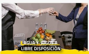 Agua y  jugos a libre disposición